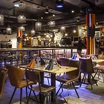 Base Camp - Saint Maurice Hotel