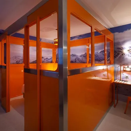 Отель Base Camp - Saint Maurice 3*